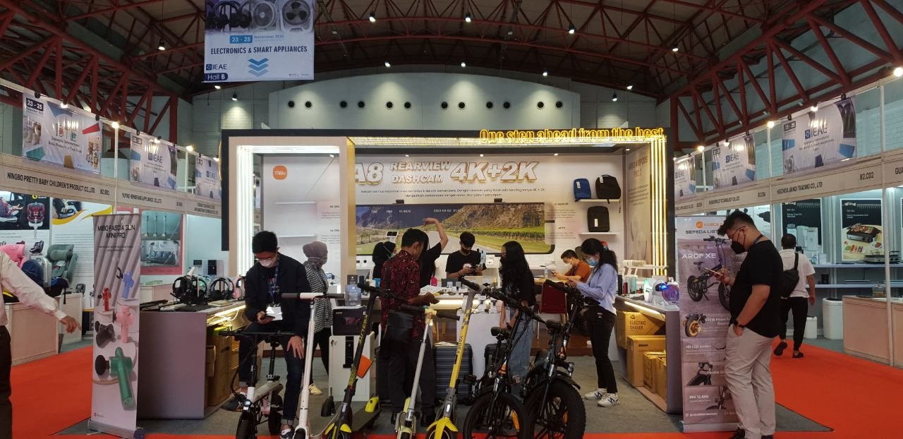 MIBO visitor interaction at booth